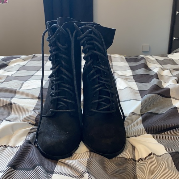 *SOLD* Heeled lace up boots - Picture 2 of 5